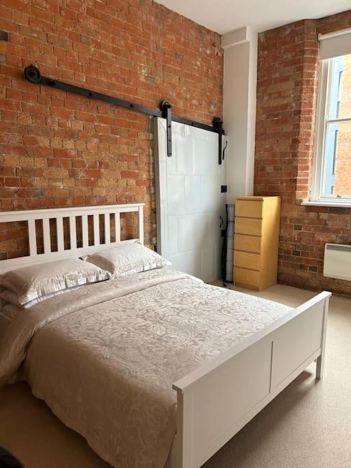 Apartment Centre Location Spacious Manhattan Style Flat *