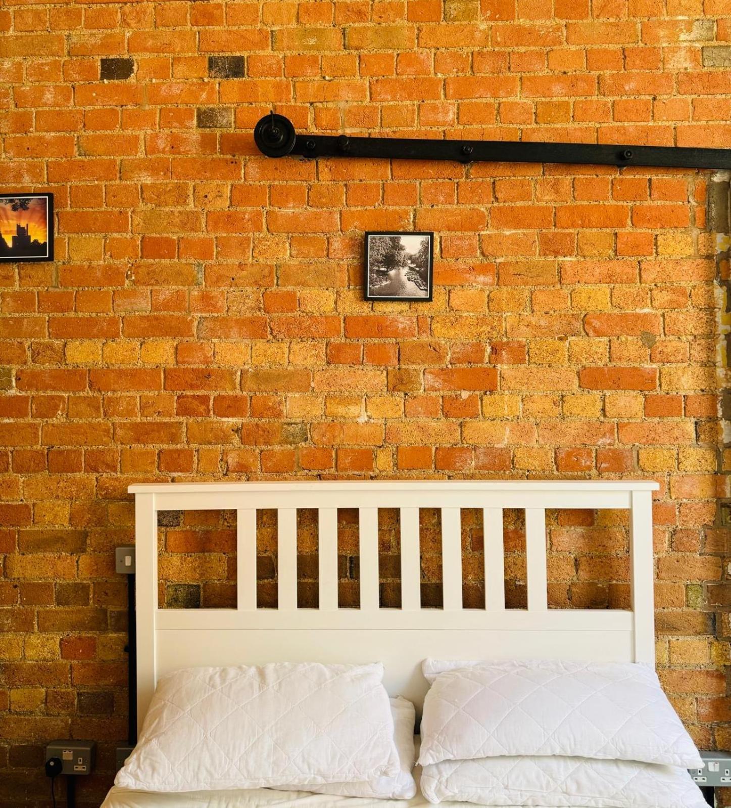 Centre Location Spacious Manhattan Style Flat Apartment *