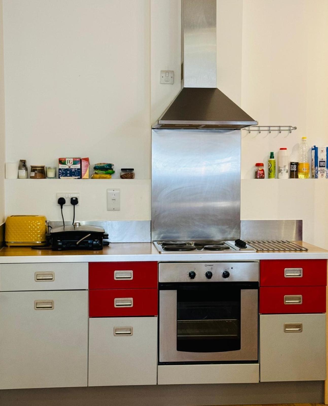 Centre Location Spacious Manhattan Style Flat Leicester